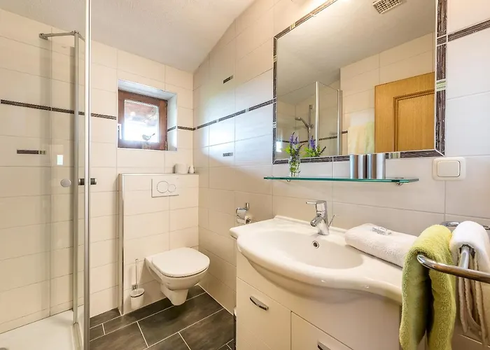 Hinterburghof ファームステイ ザールフェルデン・アム・シュタイナーネン・メアー